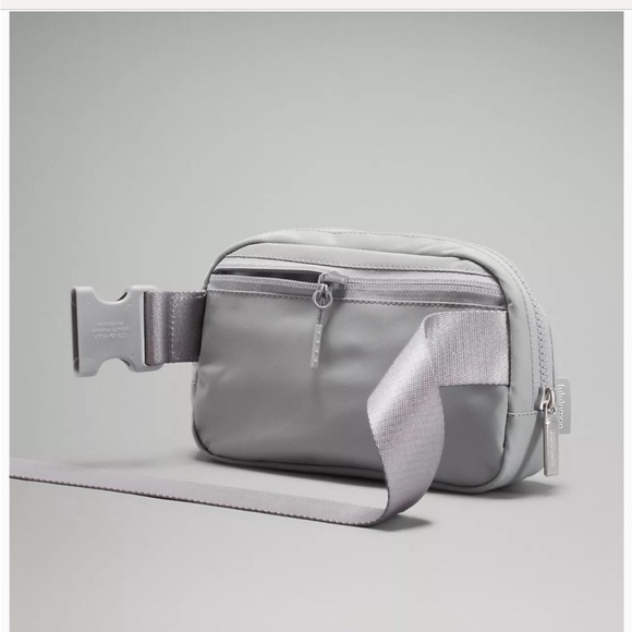 Lululemon Everywhere Belt Bag - Picture 8 of 8